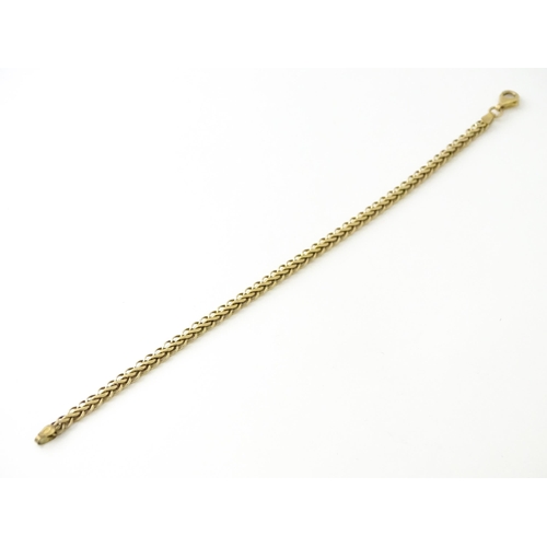 674 - A 9ct gold bracelet. Approx.7 1/2