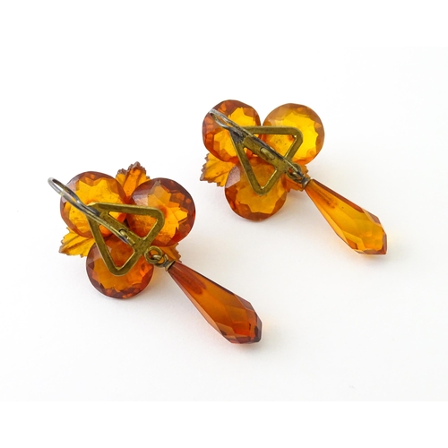 678 - A pair of vintage gilt metal drop earrings set with amber coloured facet detail, together with a mat... 