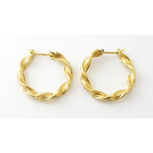 680 - A pair of 9ct gold hoop earrings with twist detail approx 1