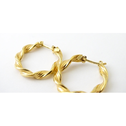 680 - A pair of 9ct gold hoop earrings with twist detail approx 1