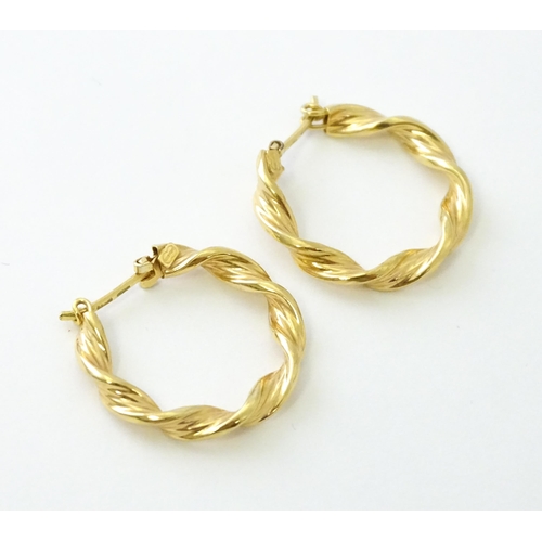 680 - A pair of 9ct gold hoop earrings with twist detail approx 1