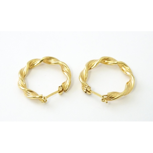 680 - A pair of 9ct gold hoop earrings with twist detail approx 1