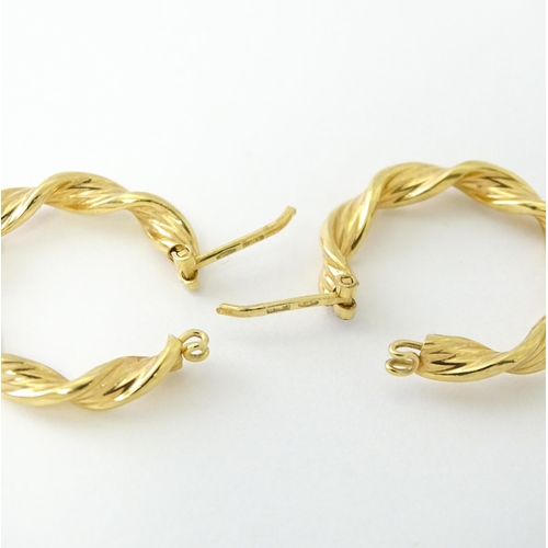 680 - A pair of 9ct gold hoop earrings with twist detail approx 1