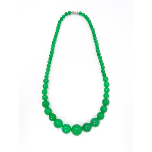 683 - A graduated bead necklace of jade green coloured beads. Approx. 18