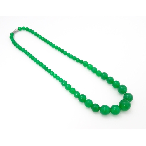 683 - A graduated bead necklace of jade green coloured beads. Approx. 18