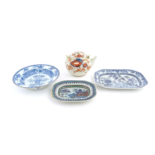 52 - A quantity of assorted Oriental items to include a Chinese export blue and white dish decorated with... 