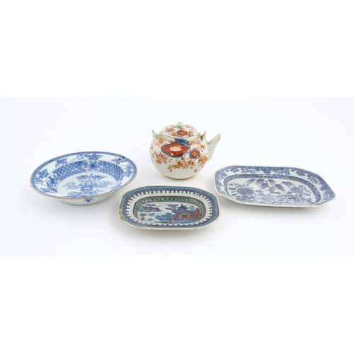 52 - A quantity of assorted Oriental items to include a Chinese export blue and white dish decorated with... 