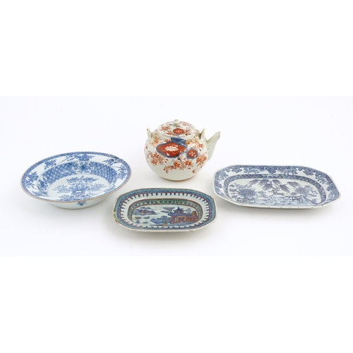 52 - A quantity of assorted Oriental items to include a Chinese export blue and white dish decorated with... 