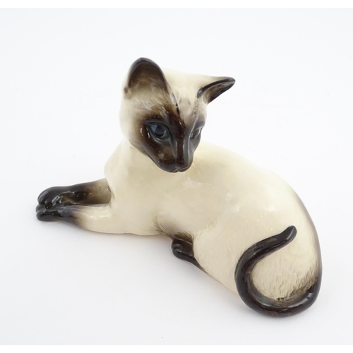 111 - A Royal Doulton model of a Siamese cat, no. 1558. Marked under. Approx. 4 3/4