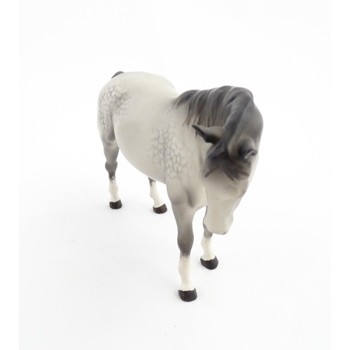 115 - Two Beswick models of horses comprising a foal no. 915 and a grey horse. Largest approx. 5 1/4