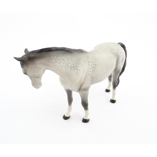 115 - Two Beswick models of horses comprising a foal no. 915 and a grey horse. Largest approx. 5 1/4