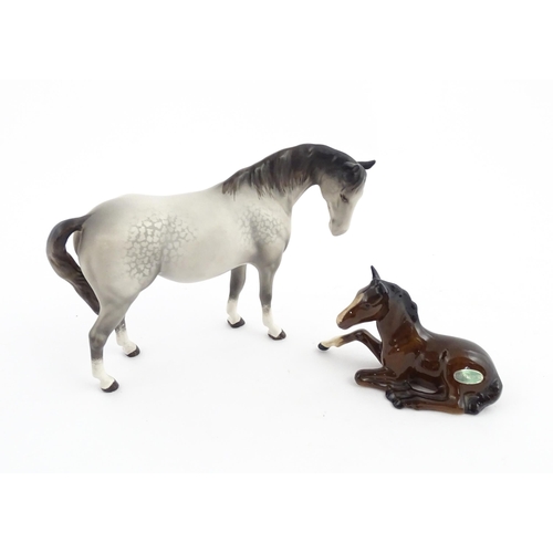 115 - Two Beswick models of horses comprising a foal no. 915 and a grey horse. Largest approx. 5 1/4