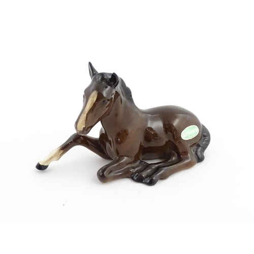 115 - Two Beswick models of horses comprising a foal no. 915 and a grey horse. Largest approx. 5 1/4