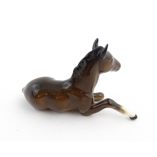 115 - Two Beswick models of horses comprising a foal no. 915 and a grey horse. Largest approx. 5 1/4