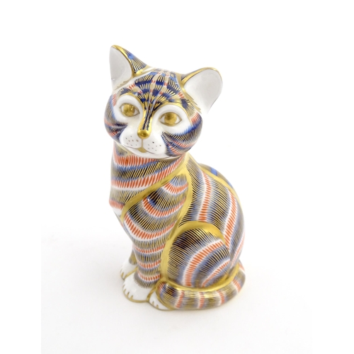 143 - A Royal Crown Derby paperweight modelled as a seated cat. Marked under. Approx. 5