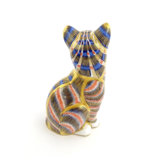 143 - A Royal Crown Derby paperweight modelled as a seated cat. Marked under. Approx. 5