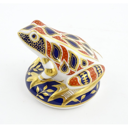 145 - A Royal Crown Derby paperweight modelled as a frog. Marked under. Approx. 3