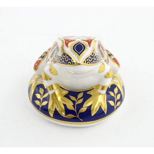 145 - A Royal Crown Derby paperweight modelled as a frog. Marked under. Approx. 3