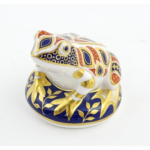 145 - A Royal Crown Derby paperweight modelled as a frog. Marked under. Approx. 3