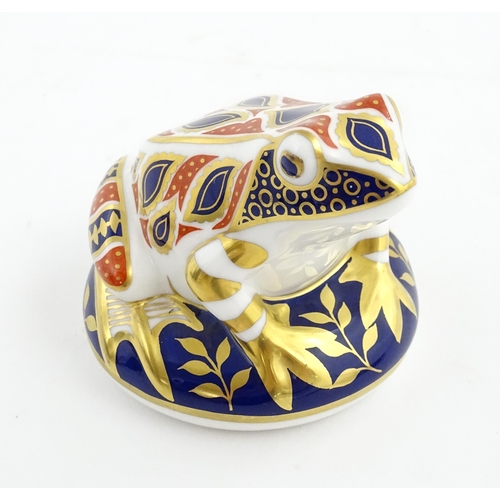 145 - A Royal Crown Derby paperweight modelled as a frog. Marked under. Approx. 3