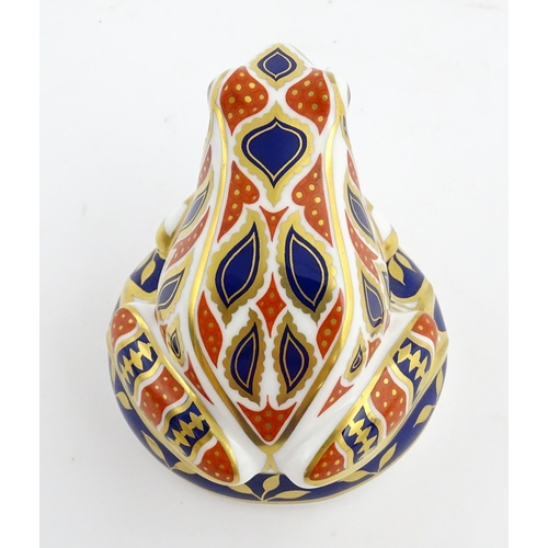 145 - A Royal Crown Derby paperweight modelled as a frog. Marked under. Approx. 3