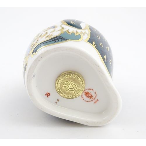 146 - A Royal Crown Derby paperweight modelled as a penguin and chick. Marked under. Approx. 5