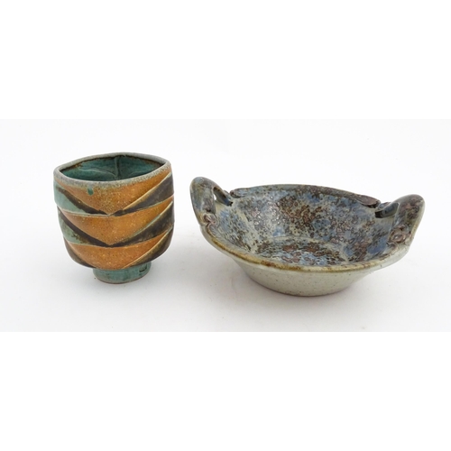 189 - Two items of studio pottery to include a Jeff Oestreich small footed vase with geometric detail, wit... 