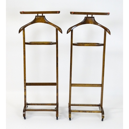 1631 - A pair of mid 20thC dumb butlers / valet stands. Each approx. 45