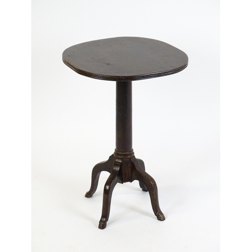 1634 - A 19thC mahogany occasional table with a reeded top above a turned pedestal and four cabriole legs. ... 