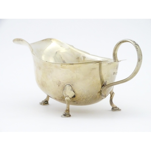 324 - A silver sauce boat hallmarked Birmingham 1925 maker A & J Zimmerman Ltd. Approx 6