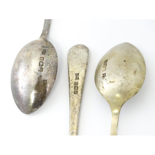 350 - A quantity of assorted silver items to include ice tongs hallmarked Sheffield 1912, maker Joseph Rod... 