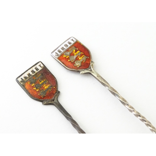 350 - A quantity of assorted silver items to include ice tongs hallmarked Sheffield 1912, maker Joseph Rod... 
