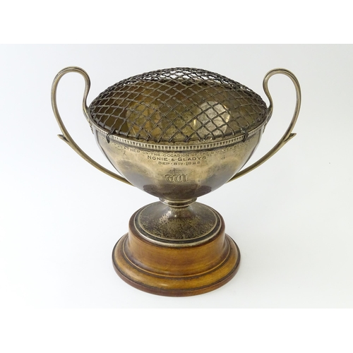 544 - A silver pedestal twin handled trophy cup / rose bowl hallmarked Birmingham 1921, maker Collingwood ... 