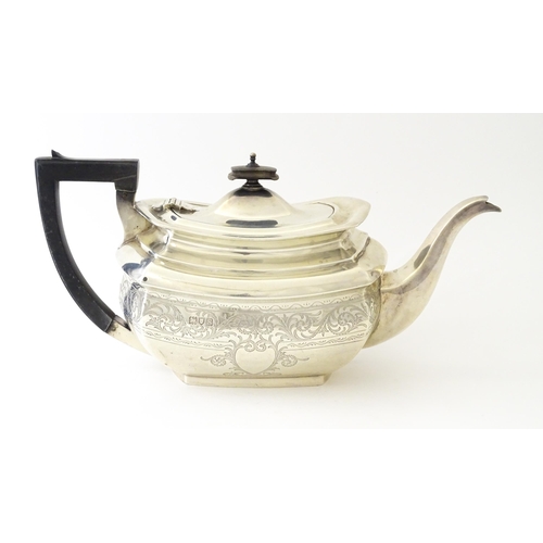 552 - A silver teapot with engraved decoration hallmarked London 1913, maker S. W. Smith & Co. Approx. 5 1... 