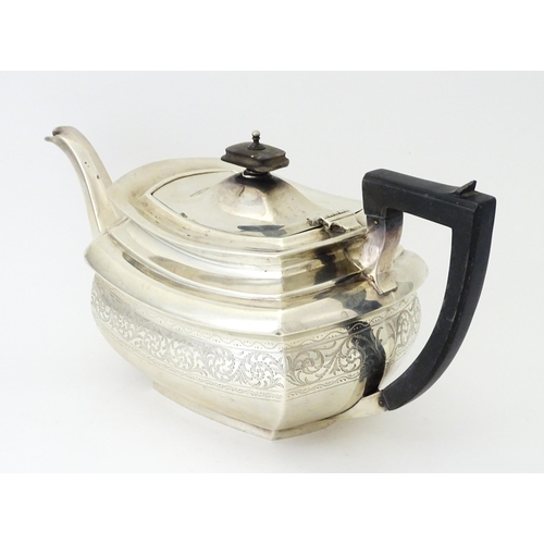 552 - A silver teapot with engraved decoration hallmarked London 1913, maker S. W. Smith & Co. Approx. 5 1... 