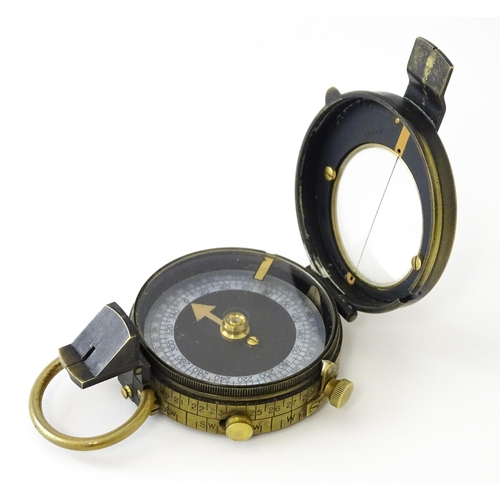 838 - Militaria , First World War / World War One / WWI / WW1 : a Verner's Patent VI compass by Cruchon & ... 