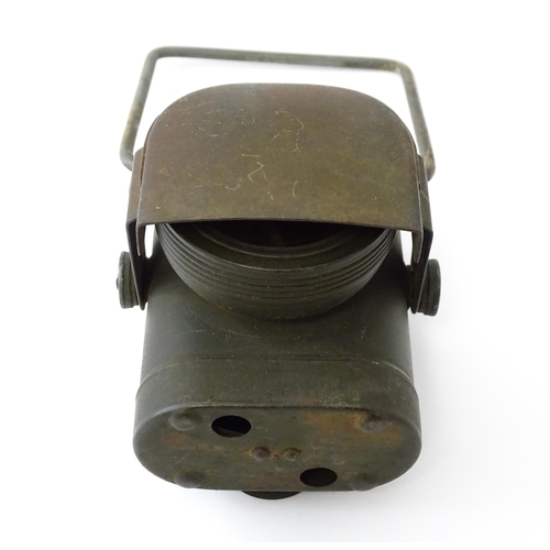 839 - Militaria , Second World War / World War II / WWII / WW2 : a boxed hand lamp, the belt loop stamped ... 