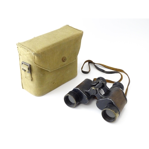 840 - Militaria , Second World War / World War II / WWII / WW2 : a cased pair of 6E/293 prismatic binocula... 