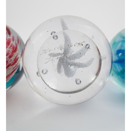 303 - A quantity of glassware to include a Mdina glass vase, a Holmegaard ashtray, and assorted paperweigh... 