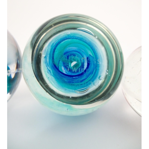 303 - A quantity of glassware to include a Mdina glass vase, a Holmegaard ashtray, and assorted paperweigh... 