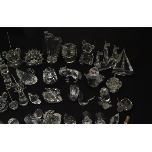 311 - A quantity of assorted Swarovski crystal ornaments to include rhino, swans, hedgehog, snail, elephan... 