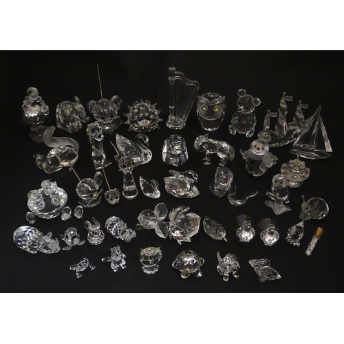 311 - A quantity of assorted Swarovski crystal ornaments to include rhino, swans, hedgehog, snail, elephan... 