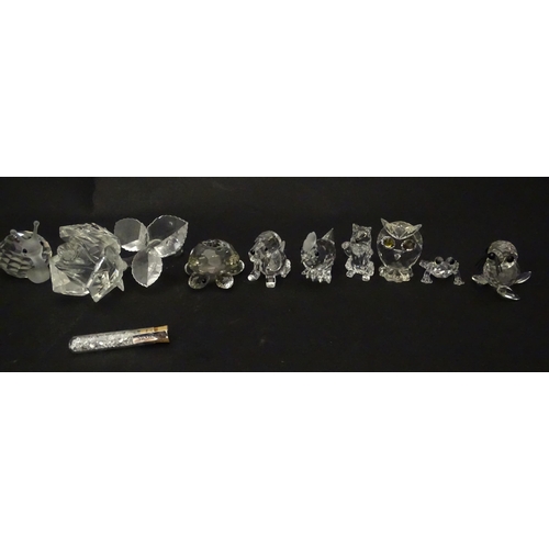 311 - A quantity of assorted Swarovski crystal ornaments to include rhino, swans, hedgehog, snail, elephan... 