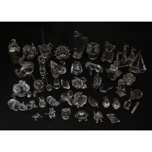 311 - A quantity of assorted Swarovski crystal ornaments to include rhino, swans, hedgehog, snail, elephan... 