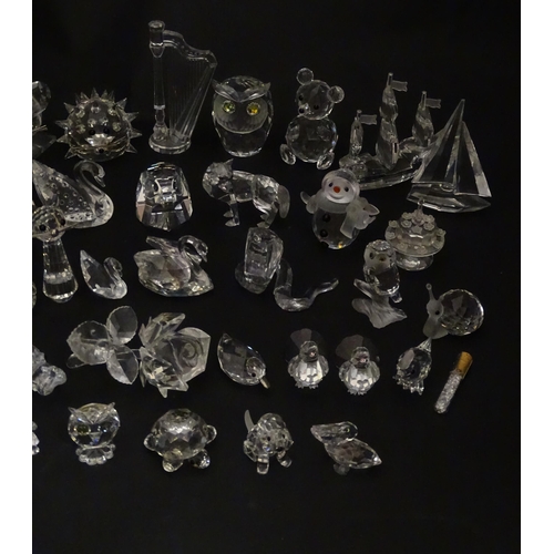 311 - A quantity of assorted Swarovski crystal ornaments to include rhino, swans, hedgehog, snail, elephan... 