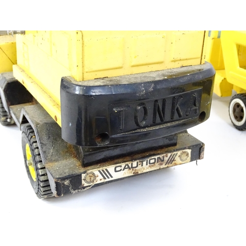 70 - Toys: A quantity of Tonka Toys construction vehicles to include a yellow Car Carrier, Claw Crane, a ... 