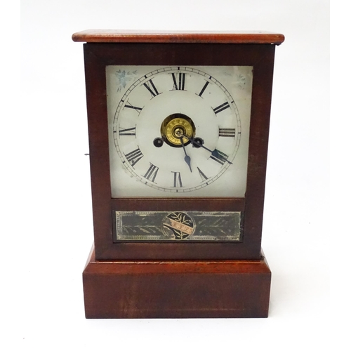 85 - An American 'Kipper box' clock by Jerome & Co, labelled 'Jerome & Co, New Haven, Conn'. Approx 11 5/... 