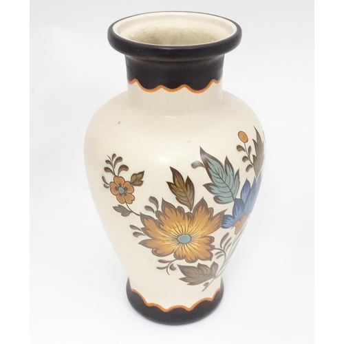 22 - A Gouda vase with floral and foliate decoration. Marked under Flora Gouda Plateel Holland Handwerk, ... 