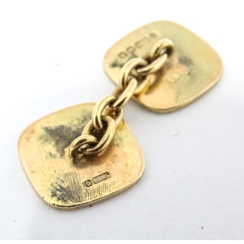 449 - A single 9ct gold cufflink with engraved decoration