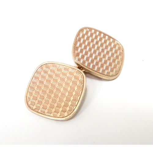 449 - A single 9ct gold cufflink with engraved decoration